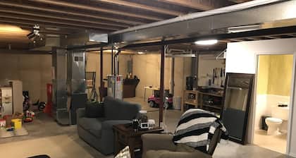 Kaunis koti 15 minuutin päässä EAA: sta ja lähellä kaikkea muuta