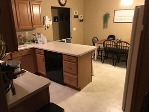 冰箱、微波炉、烤箱、炉灶