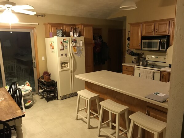 冰箱、微波炉、烤箱、炉灶