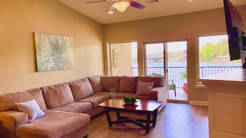 Smart-TV, Kamin, Netflix, Hulu