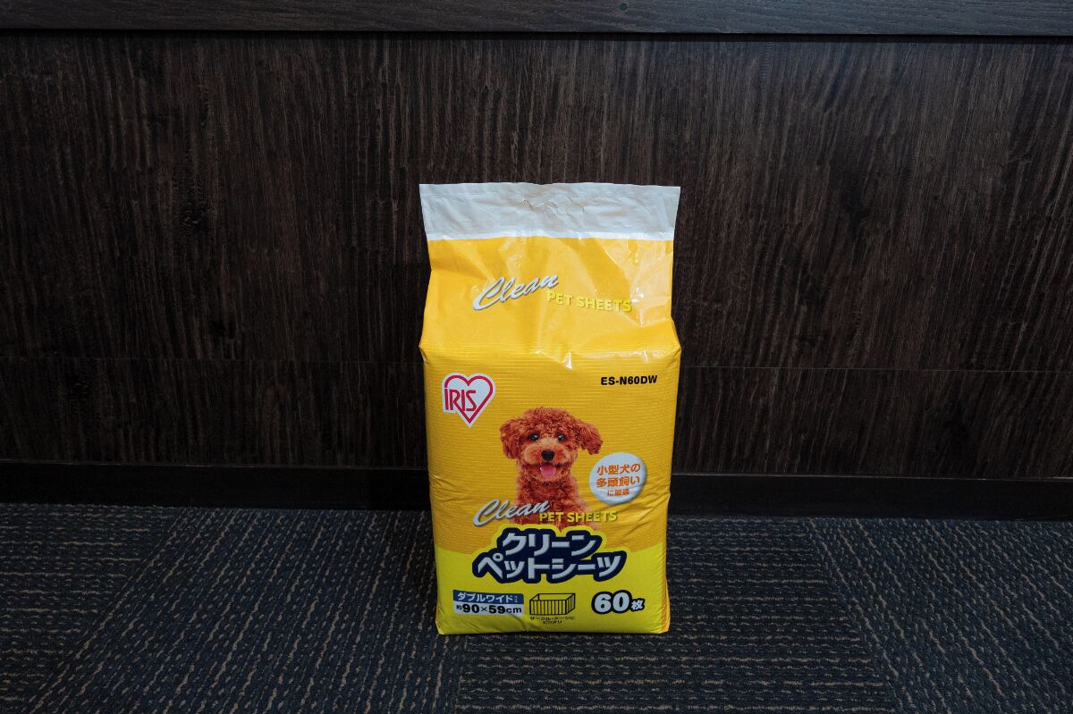 A package of pet sheets labeled "Clean Pet Sheets" with a size of 90x59 cm and 60 sheets.