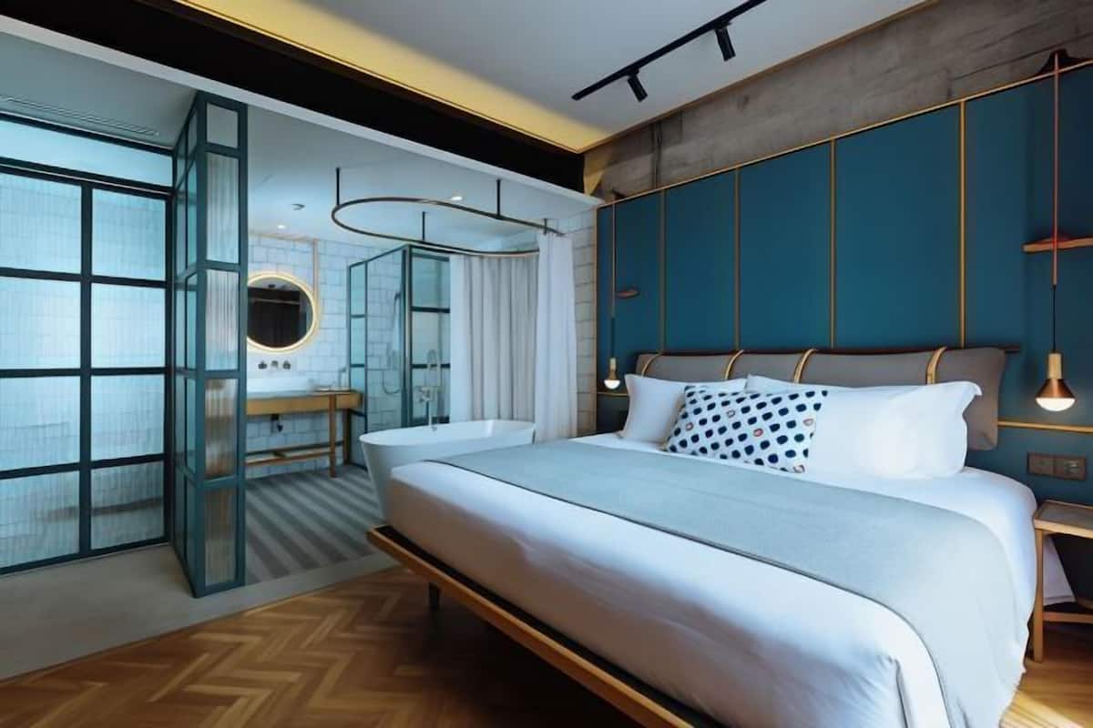 Premium bedding, minibar, in-room safe, desk