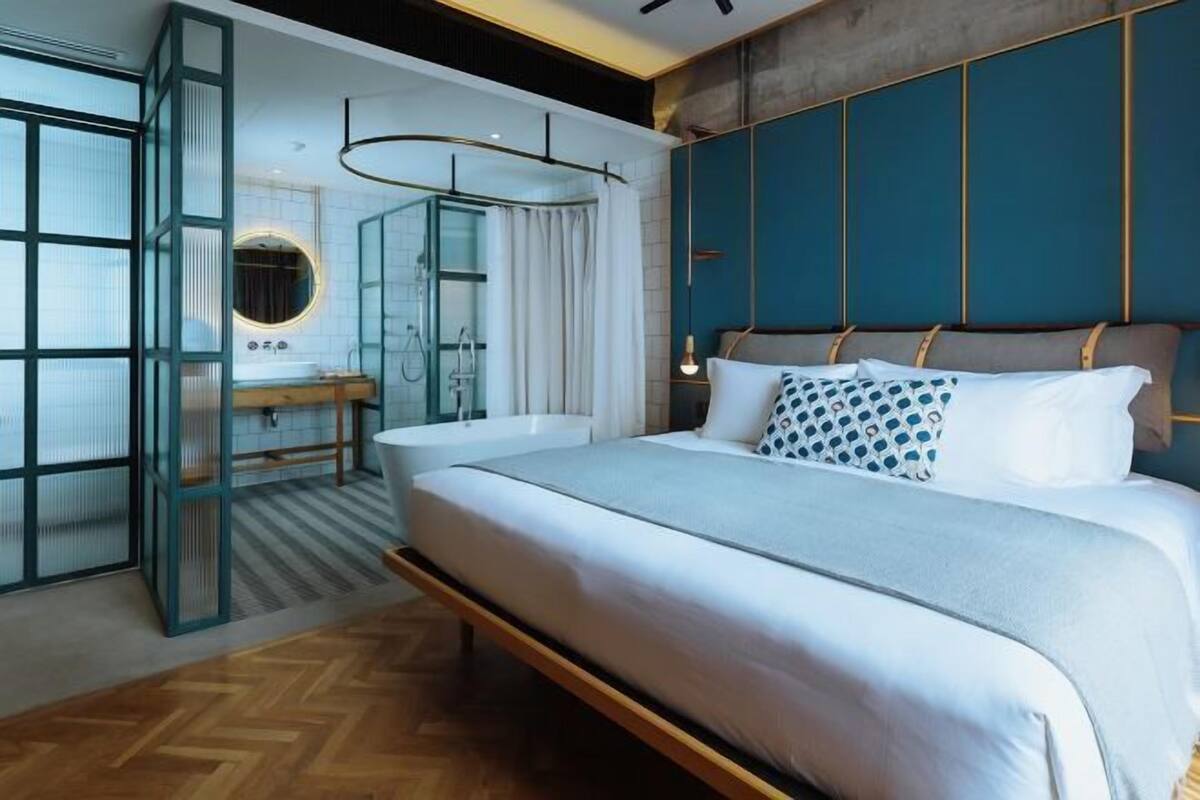 Premium bedding, minibar, in-room safe, desk