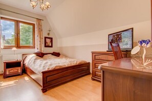 Iron/ironing board, free WiFi