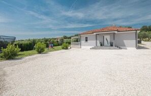 Exterior - Stunning home in Pula (Pula)
