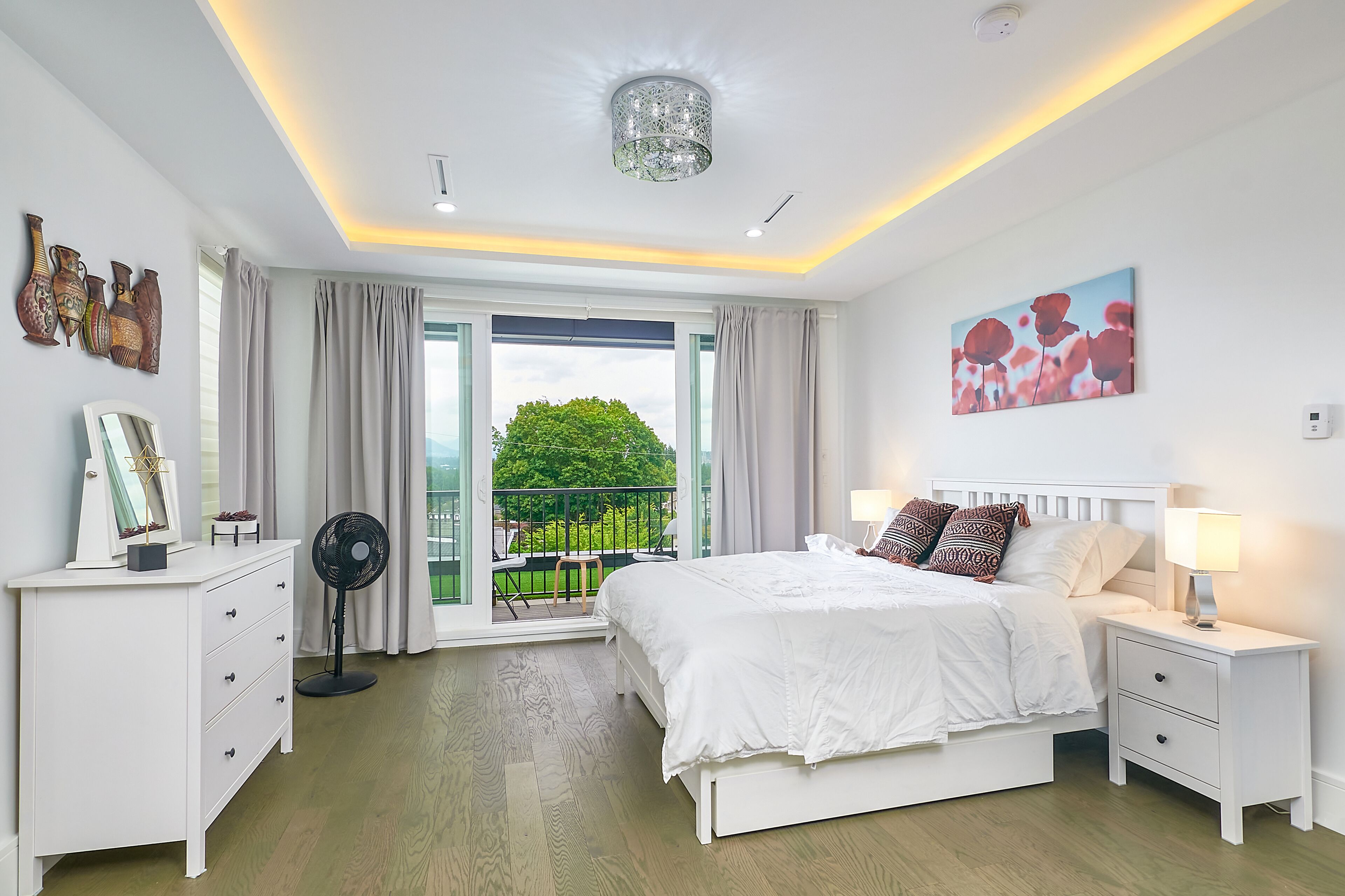 Ropa de cama de alta calidad, cubrecamas y muebles diferentes 