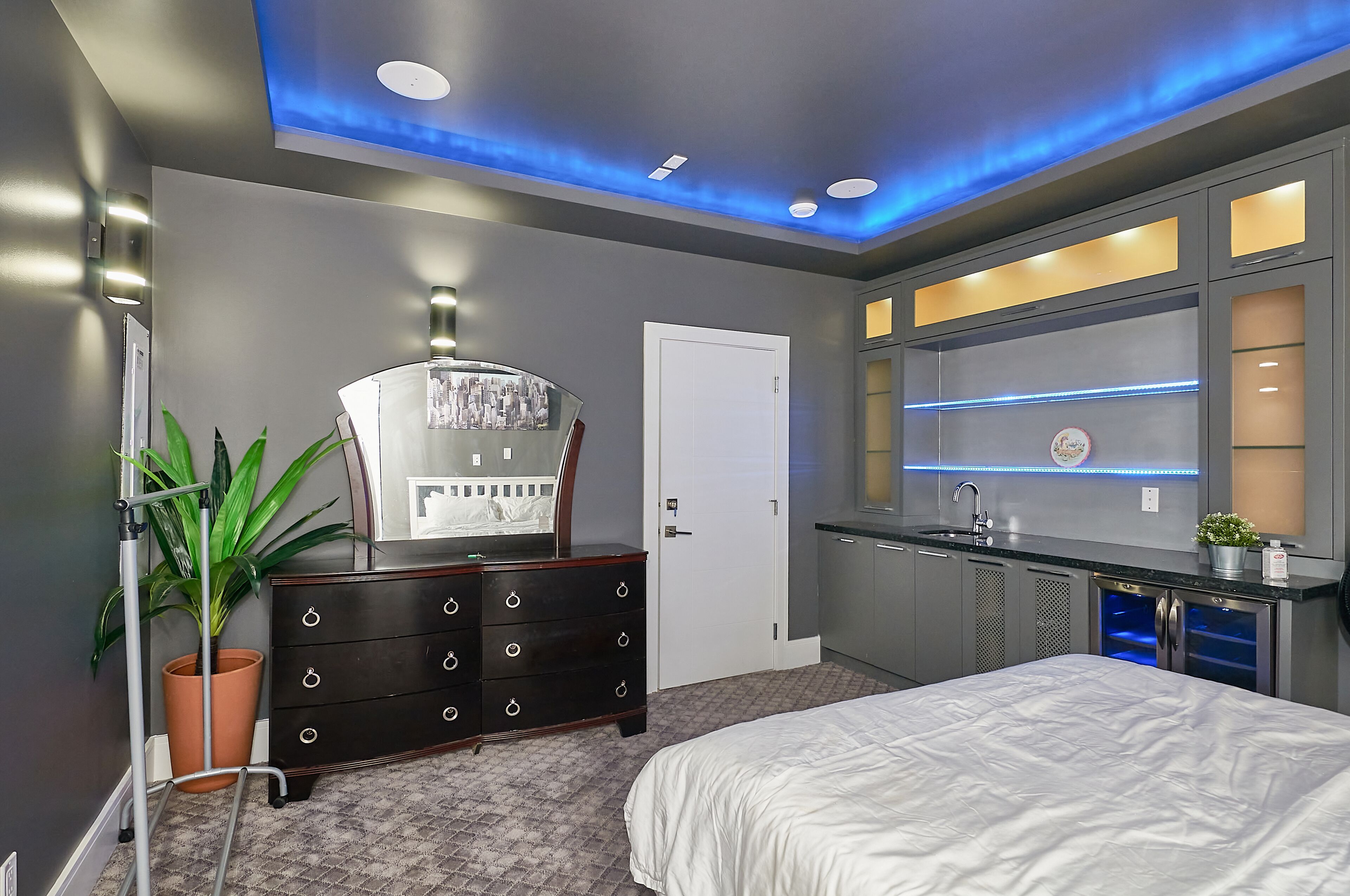 Premium bedding, down comforters, individually furnished, desk