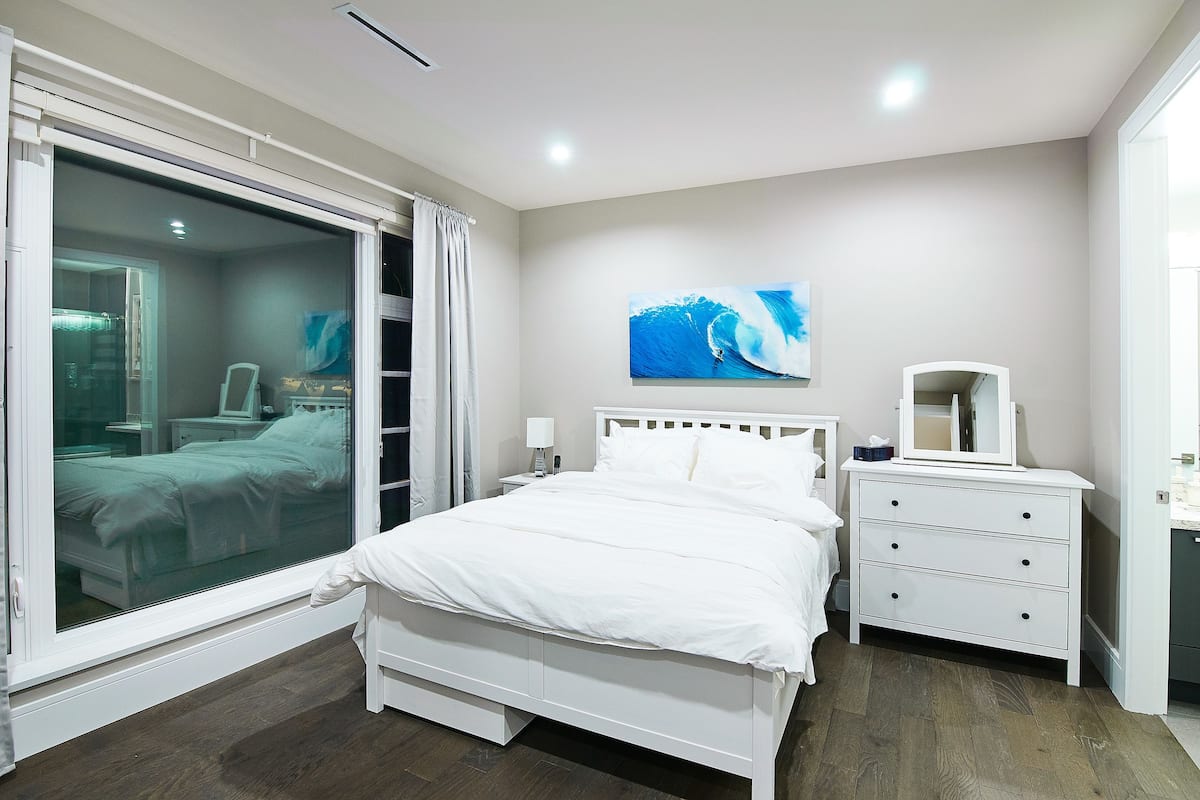3 Schlafzimmer, hochwertige Bettwaren, Daunenbettdecken