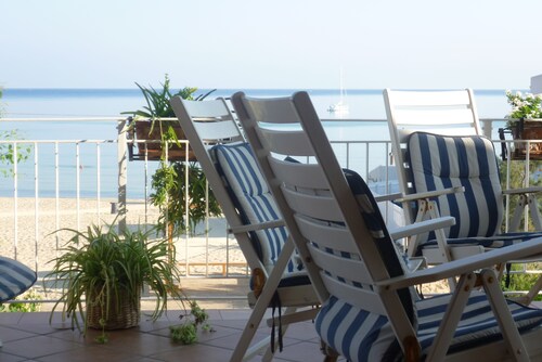 VILLA THE BECH a few steps from the sea