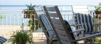 VILLA THE BECH a few steps from the sea