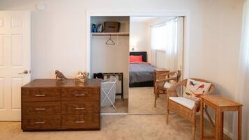 Apartemen Mewah, 2 kamar tidur | Setrika/meja setrika