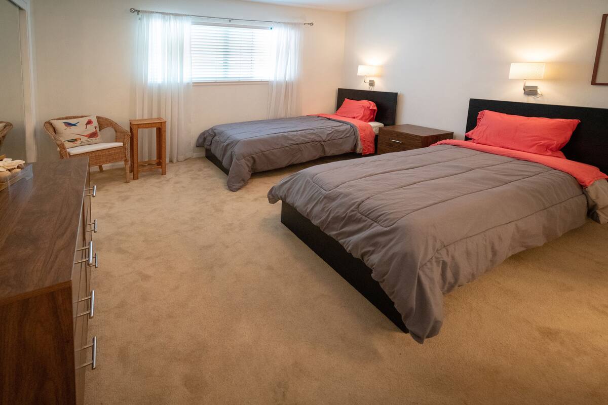 Luxury Apartment, 2 Bedrooms | Desk, laptop workspace, iron/ironing board, cribs (surcharge)