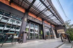 Front of property - Loft Bangkok Hotel (Bangkok)