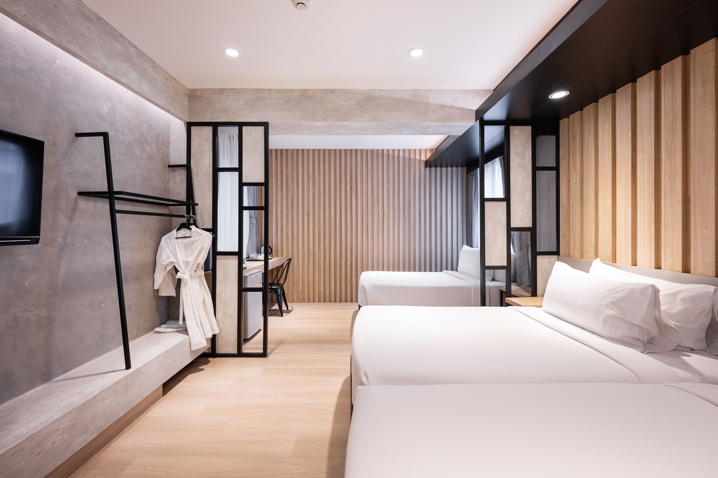 deluxe family | 1 bedroom, in-room safe, desk, laptop workspace