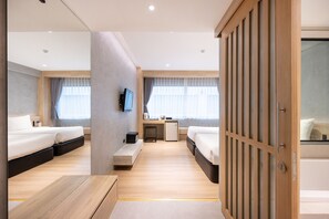 Superior Twin Room | Zimmersafe, Schreibtisch, laptopgeeigneter Arbeitsplatz