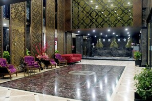 Lobby sitting area - Beverly Hotel Batam (Batam)