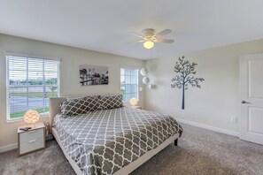 Desk, iron/ironing board, travel crib, WiFi - B-Gated Resort-5 miles to Disney-2 FREE Water Park (Osceola County)