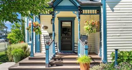 Victorian Secrets 1897 Home - Curious? Eclectic, convenient & ❤️ of wine country