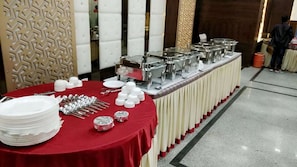 Daily local cuisine breakfast for a fee - Madhav Muskan Residency (Mathura)