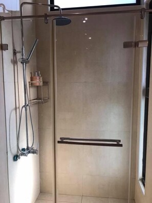 Shower, rainfall showerhead, slippers, towels - Anping Qinghai House (Tainan)