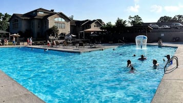 Piscine couverte, piscine extérieure