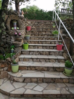 Property grounds - villa village in the countryside (La Roquebrussanne)