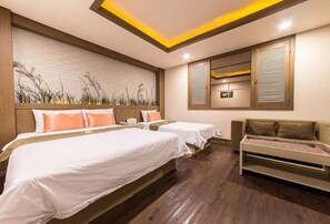 Deluxe Room, Bathtub | Desk, soundproofing, free WiFi, wheelchair access - Main Motel (Gangneung)