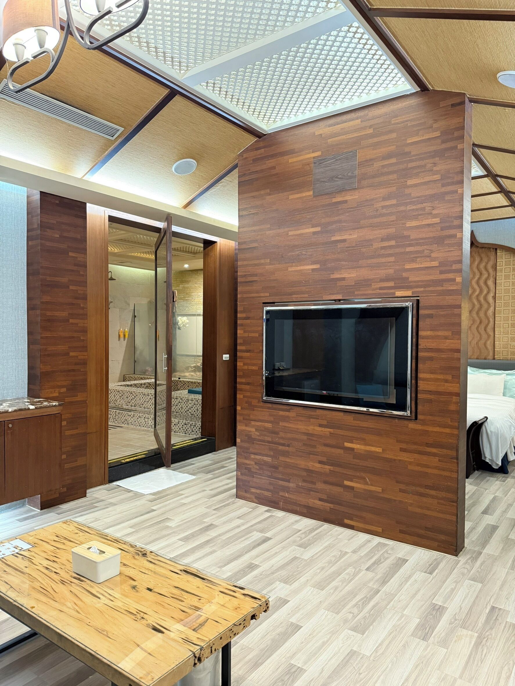 Double Room, Non Smoking (D) | Living room | LCD TV