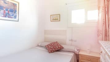 1 chambre, fer et planche à repasser, accès au Wi-Fi (inclus)
