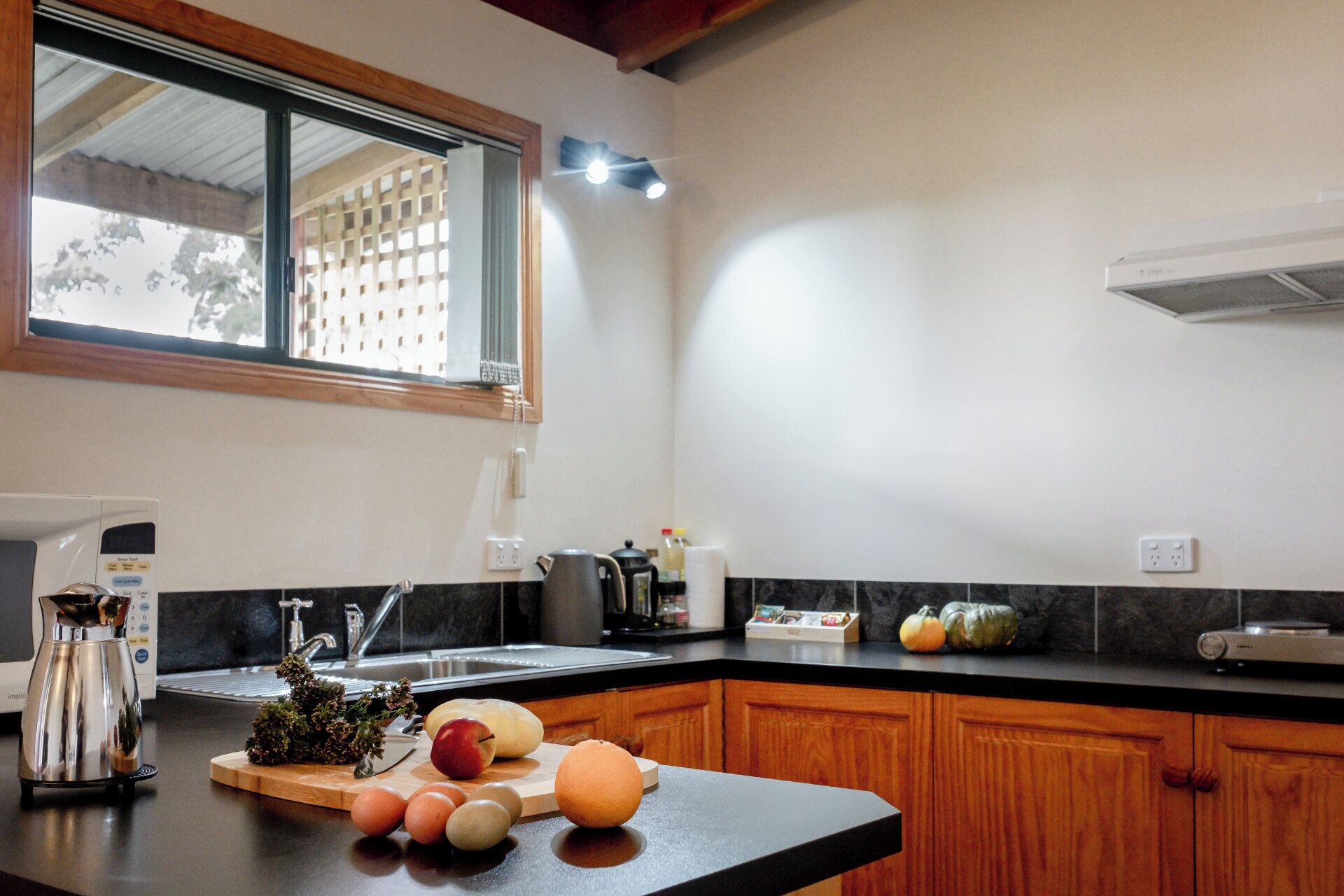 Refrigerador, microondas, parrilla de estufa y tostadora 