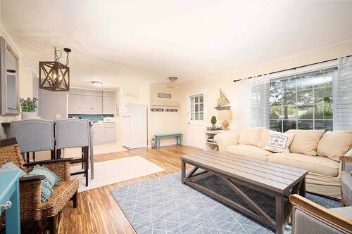 UUSI LUETTELO! Kapteeni Gosnold Village - 1 makuuhuoneen mökki (16A) - Kävele Beach & Main Streetille