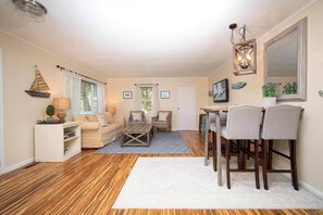 Een televisie en een dvd-speler