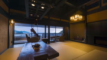 Habitación, vista al océano (Japanese Western Style, Open-air Bath) | Área de sala de estar | Televisión de pantalla plana