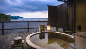 和洋室 露天風呂付 オーシャンビュー | 深めの浴槽