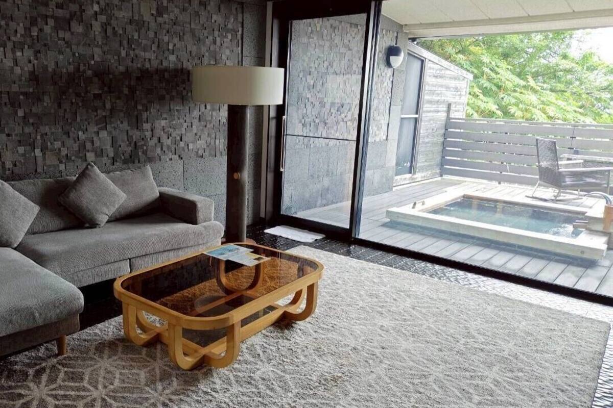 Living area | Flat-screen TV