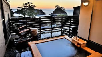 Zouge Guestroom with Open-Air Bath, Non Smoking | Bathroom | Separate tub and shower, spring water tub, free toiletries, hair dryer