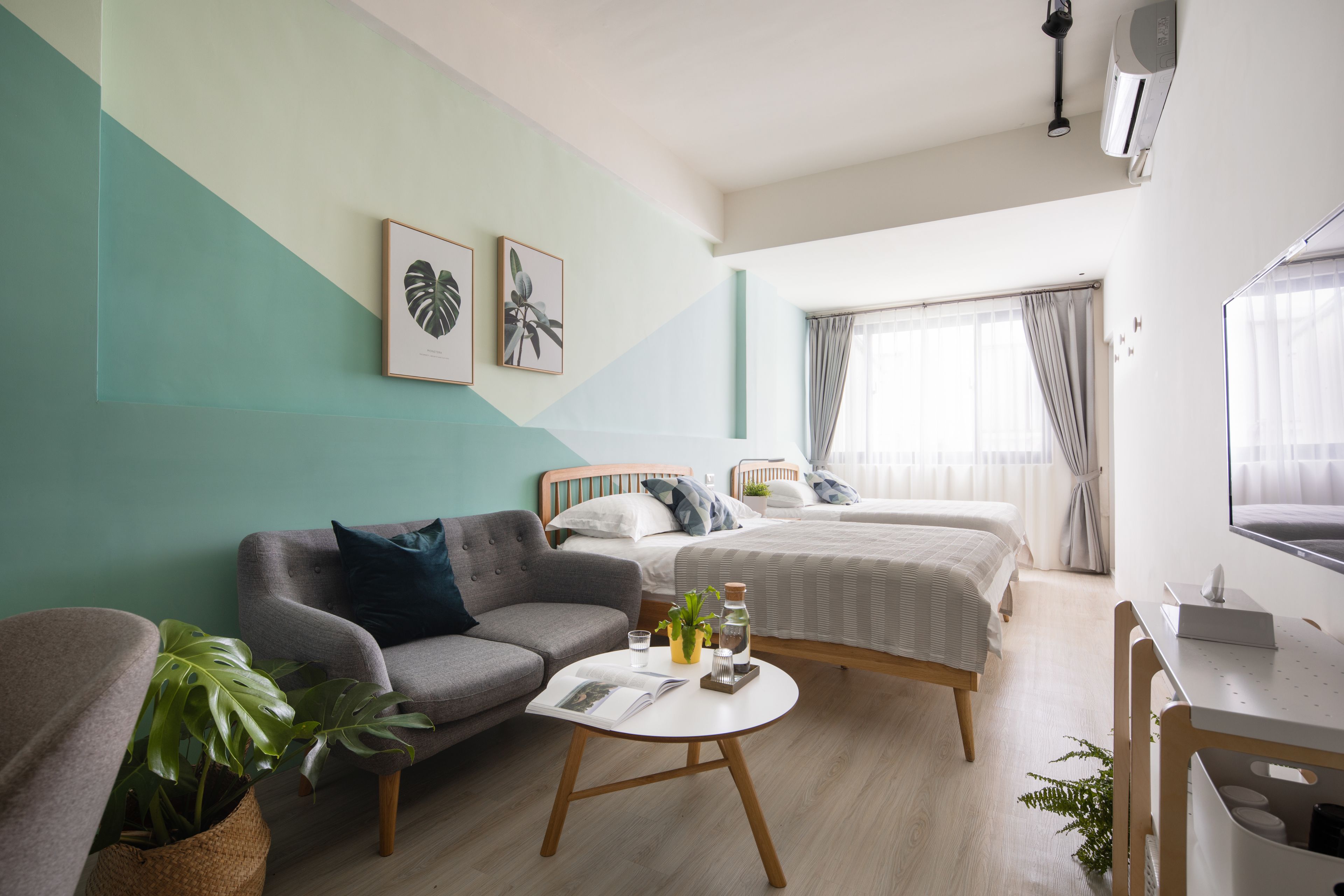 Classic-Vierbettzimmer | Individuell eingerichtet, Schreibtisch, laptopgeeigneter Arbeitsplatz