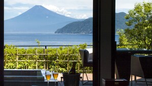 A balcony with a view of a volcano and the sea. - Fugaku Gunjo (Izu)