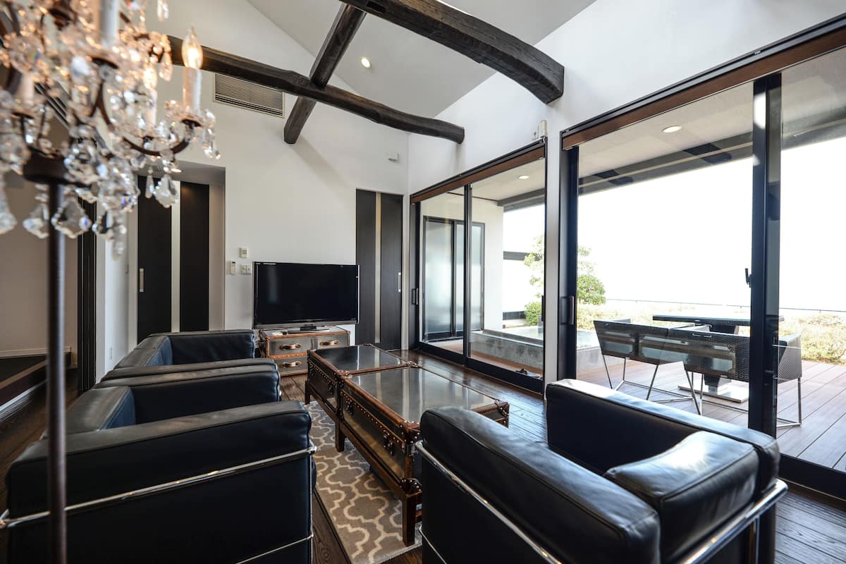 1 habitación, cubrecamas y minibar con artículos gratuitos