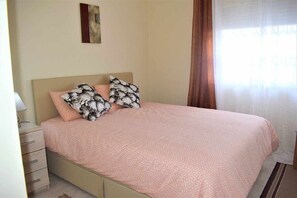 1 bedroom, iron/ironing board, free WiFi, bed sheets