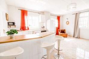 Fridge, microwave, oven, coffee/tea maker