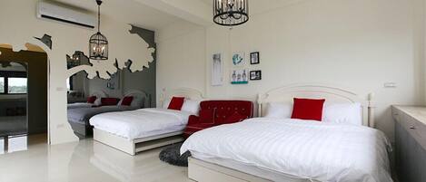 Quadruple Room | Minibar, free WiFi, bed sheets