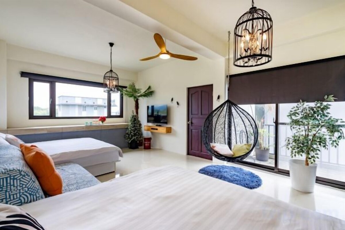 Minibar, WiFi (free), bed sheets