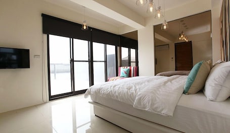 Minibar, wifi gratis y ropa de cama