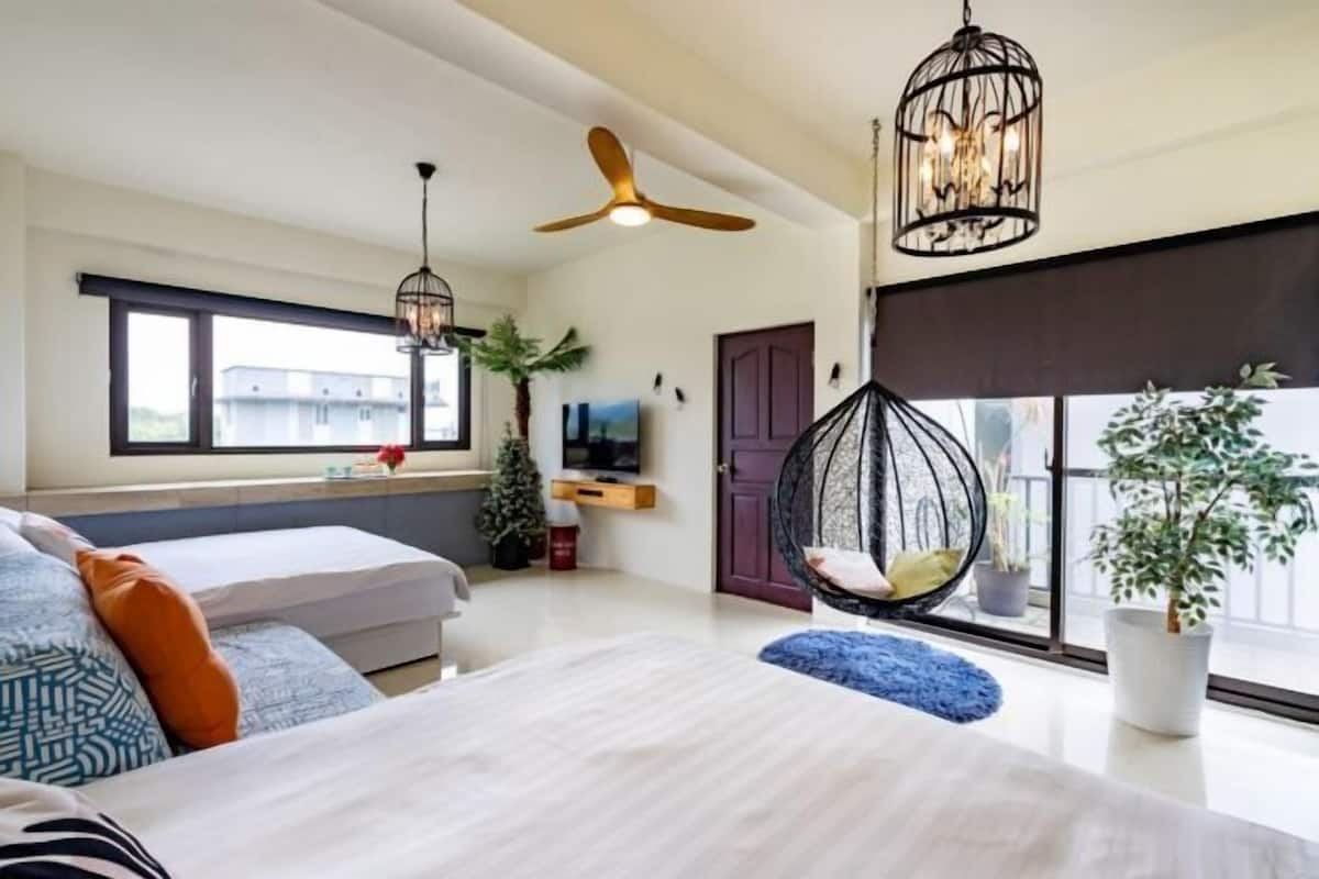Minibar, free WiFi, bed sheets
