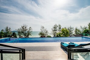 Outdoor pool, open 8:00 AM to 10:00 PM, pool umbrellas, pool loungers - Hai Ma Hotel (Sihanoukville)
