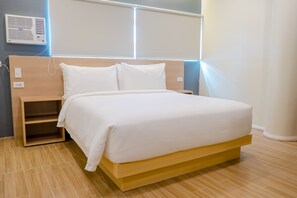 Blackout drapes, free WiFi, bed sheets