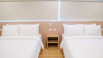 Cortinas blackout, wifi gratis y ropa de cama