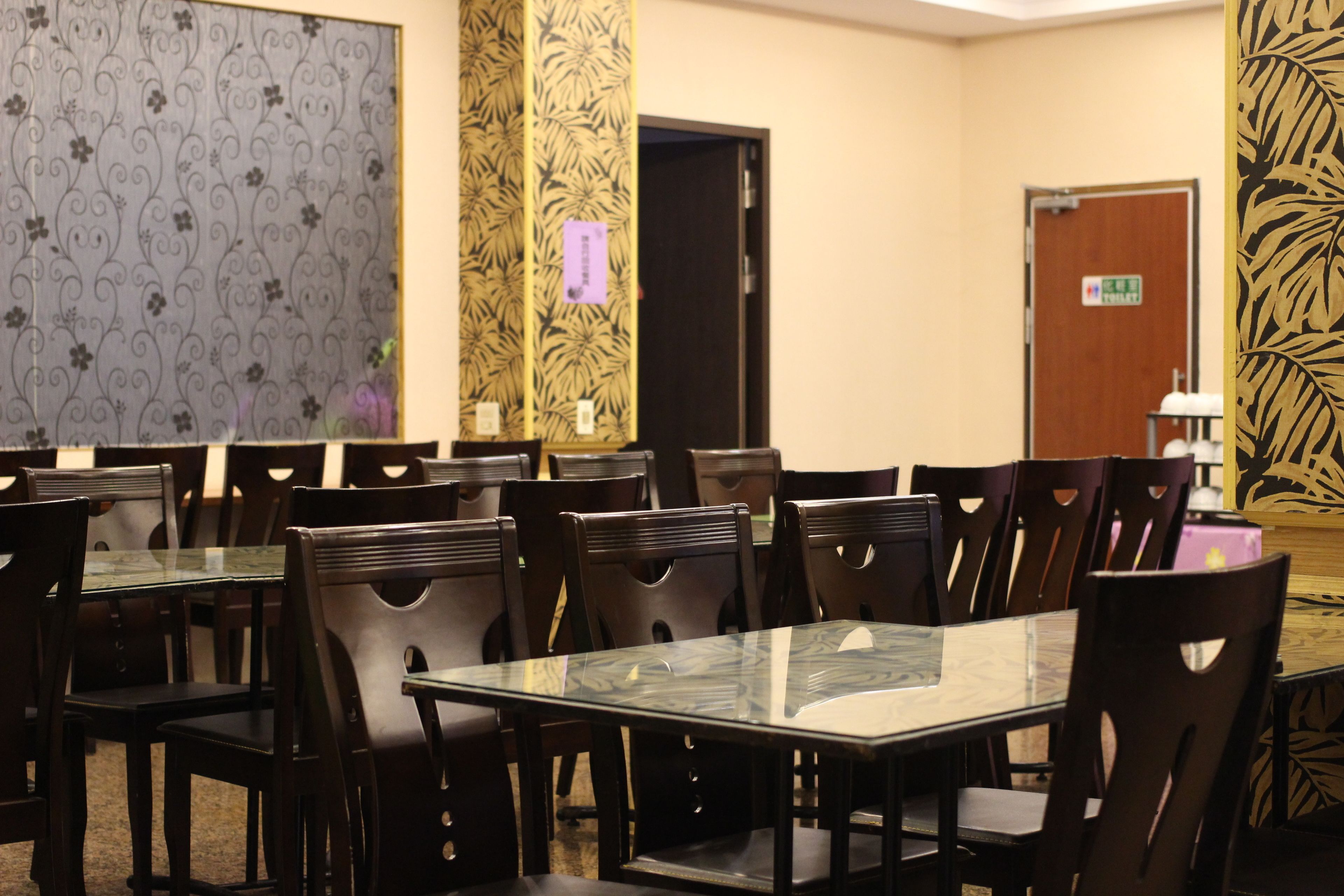 Desayuno buffet diario (TWD 400 por persona)