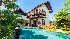Kolam renang outdoor
